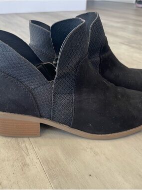 American Eagle Outfitters Black Cutout Ankle Boots